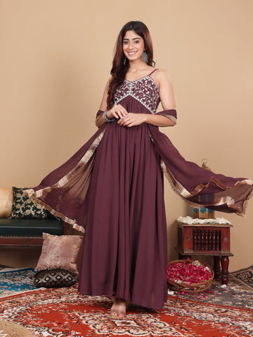 Varanga Women Thread And Gota Embroidered Kurta And Dupatta